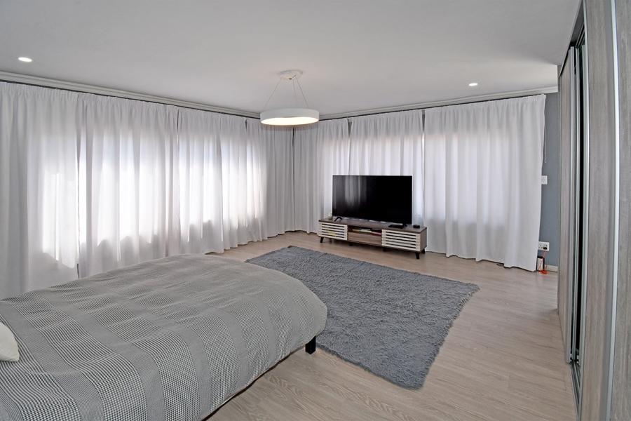 4 Bedroom Property for Sale in Broadacres Gauteng