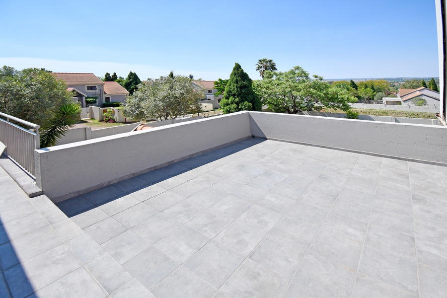 4 Bedroom Property for Sale in Broadacres Gauteng