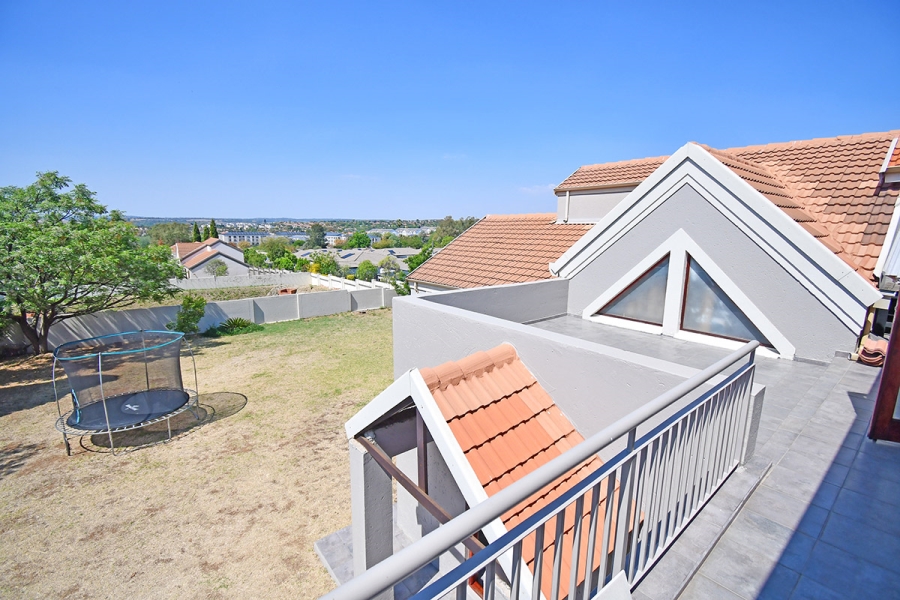 4 Bedroom Property for Sale in Broadacres Gauteng