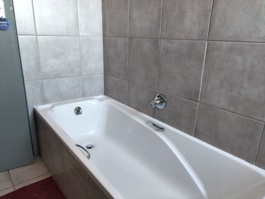 3 Bedroom Property for Sale in Witpoortjie Gauteng