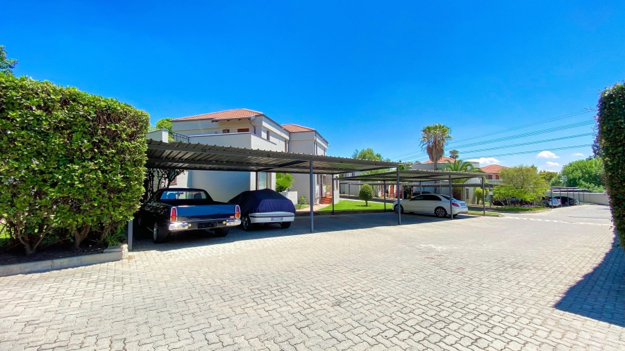 2 Bedroom Property for Sale in Lonehill Gauteng