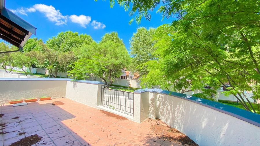 2 Bedroom Property for Sale in Lonehill Gauteng