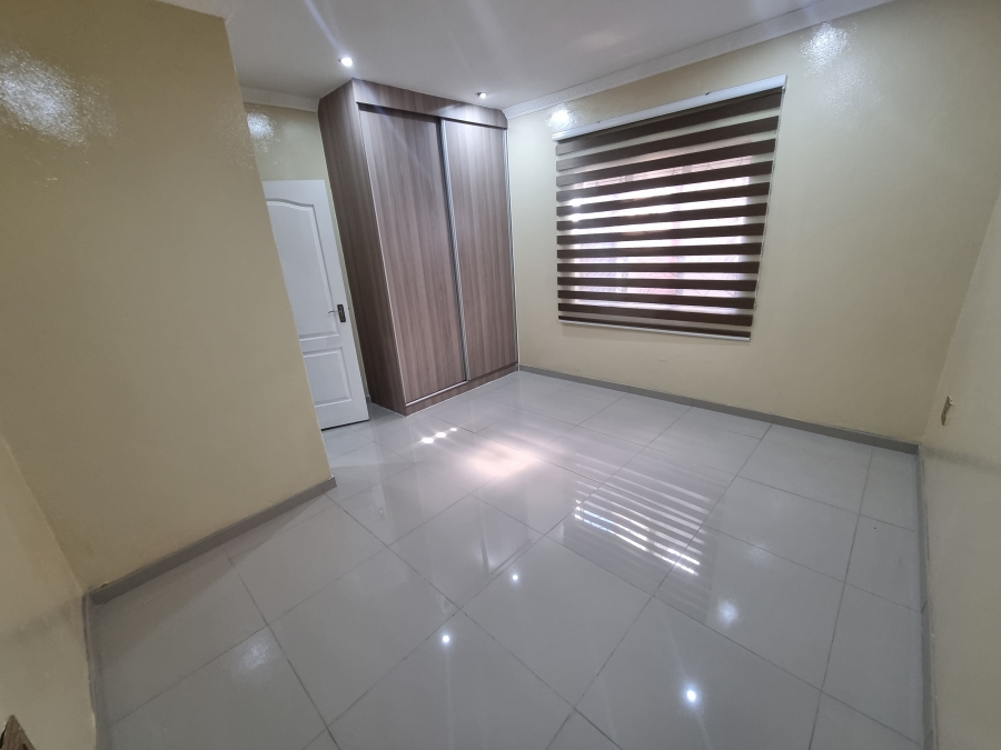 To Let 1 Bedroom Property for Rent in Orlando East Gauteng