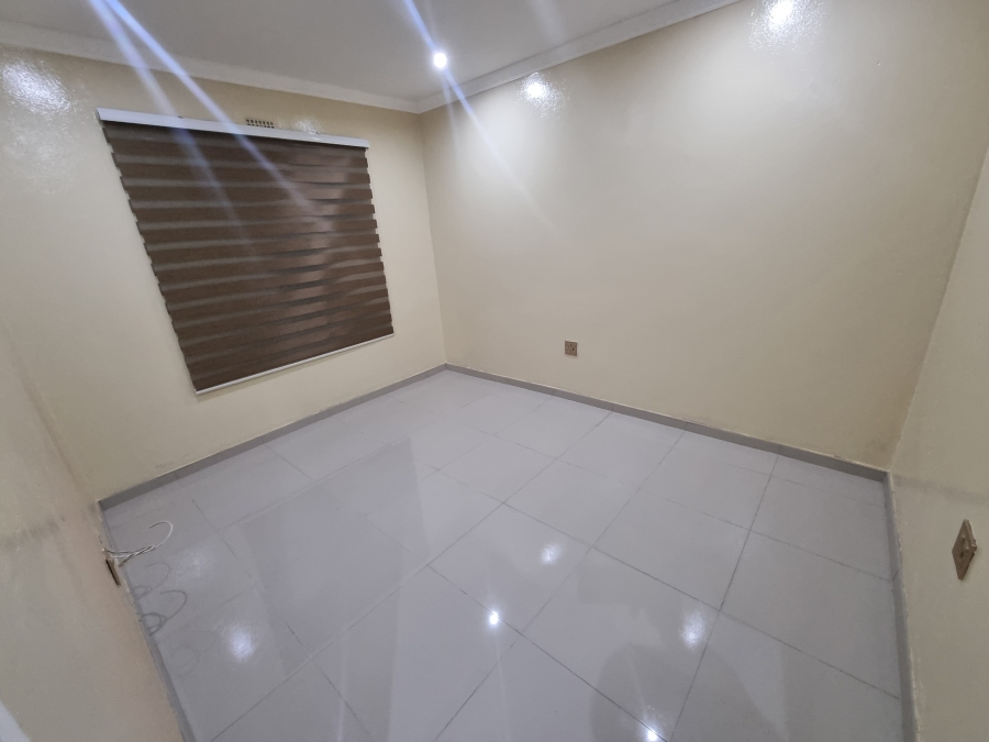 To Let 1 Bedroom Property for Rent in Orlando East Gauteng
