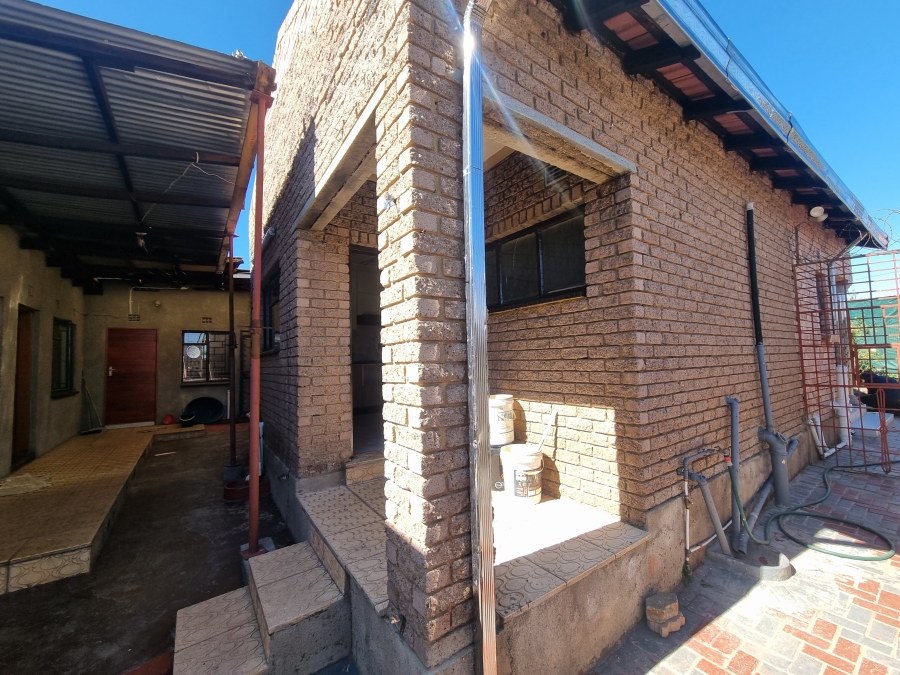 To Let 1 Bedroom Property for Rent in Orlando East Gauteng