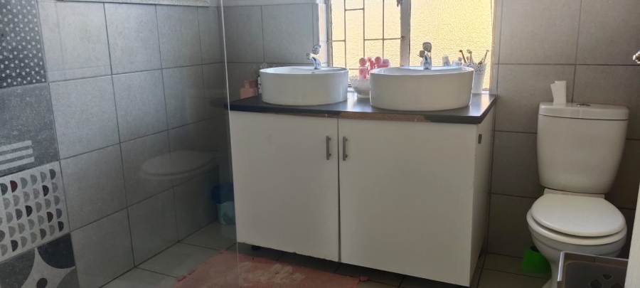 5 Bedroom Property for Sale in Culemborg Park Gauteng