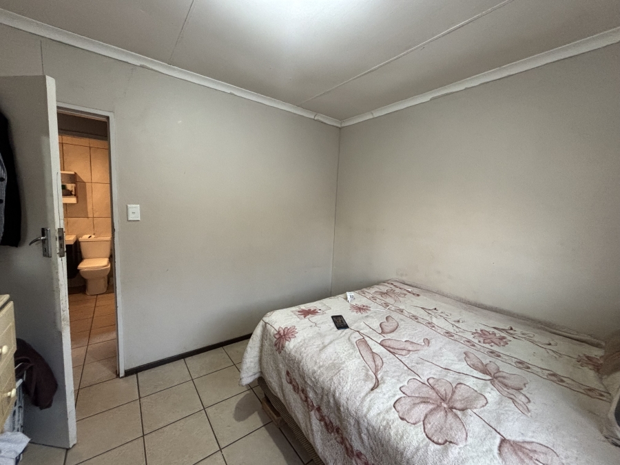 2 Bedroom Property for Sale in Protea Glen Gauteng