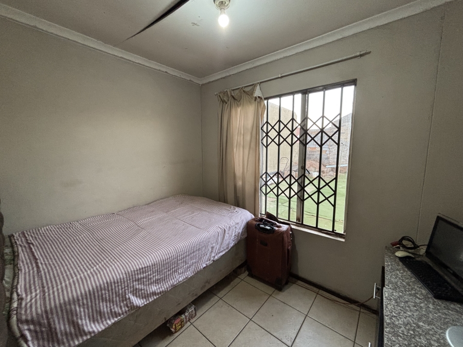 2 Bedroom Property for Sale in Protea Glen Gauteng