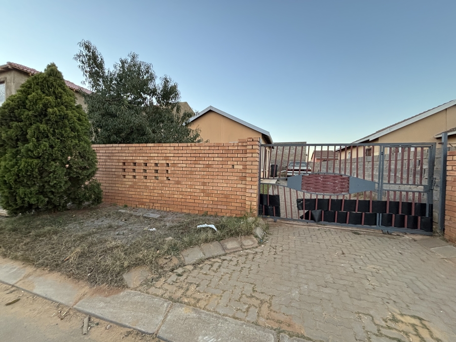 2 Bedroom Property for Sale in Protea Glen Gauteng