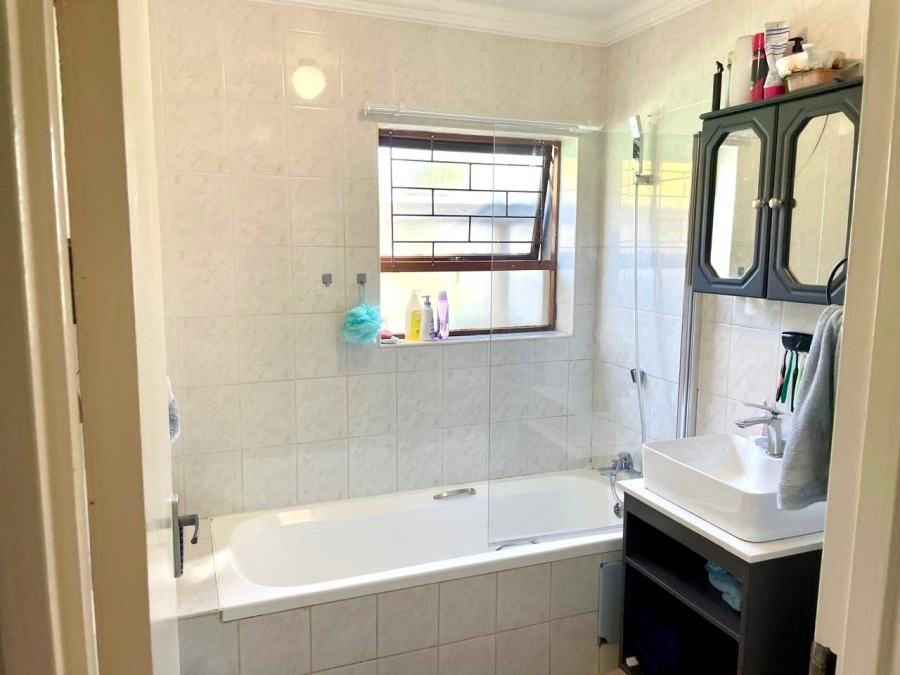 2 Bedroom Property for Sale in Lakefield Gauteng
