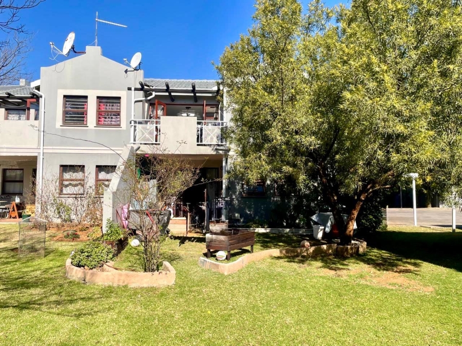 2 Bedroom Property for Sale in Lakefield Gauteng