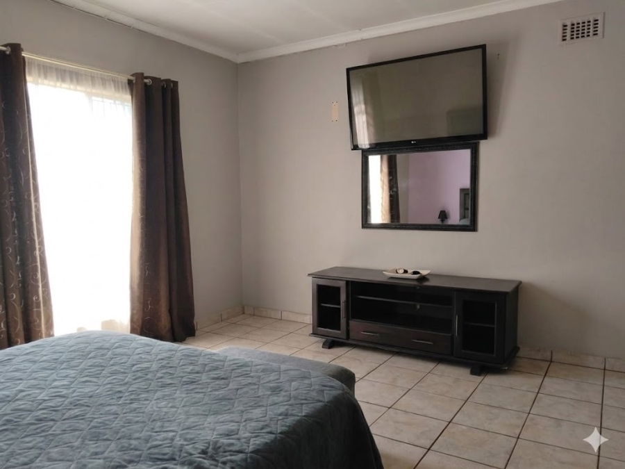 5 Bedroom Property for Sale in Strubenvale Gauteng