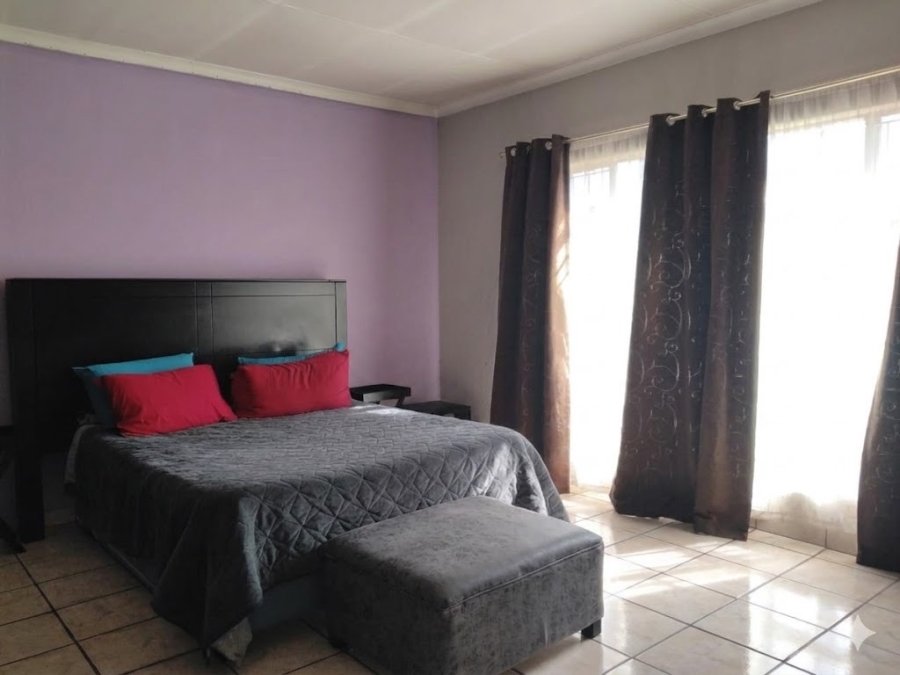 5 Bedroom Property for Sale in Strubenvale Gauteng