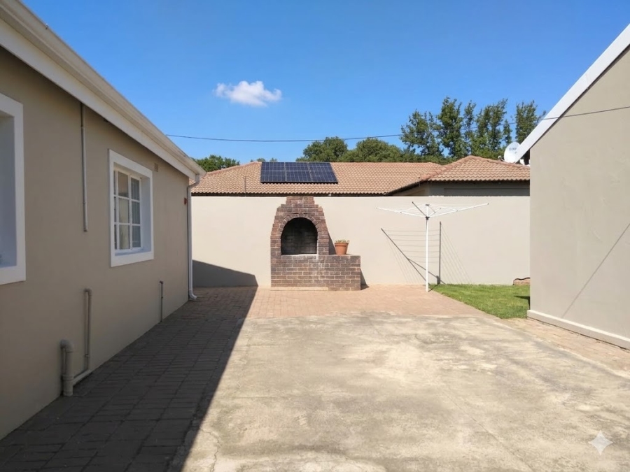 5 Bedroom Property for Sale in Strubenvale Gauteng