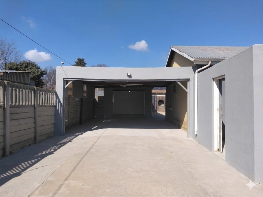 5 Bedroom Property for Sale in Strubenvale Gauteng