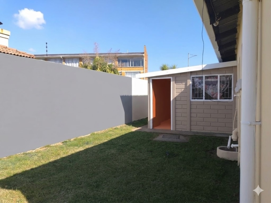 5 Bedroom Property for Sale in Strubenvale Gauteng