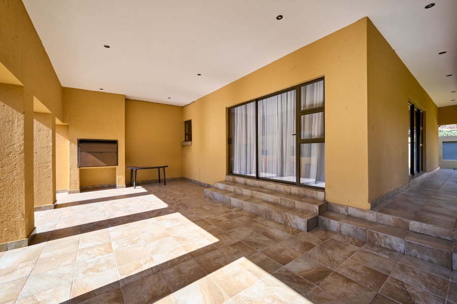 5 Bedroom Property for Sale in Carlswald North Estate Gauteng
