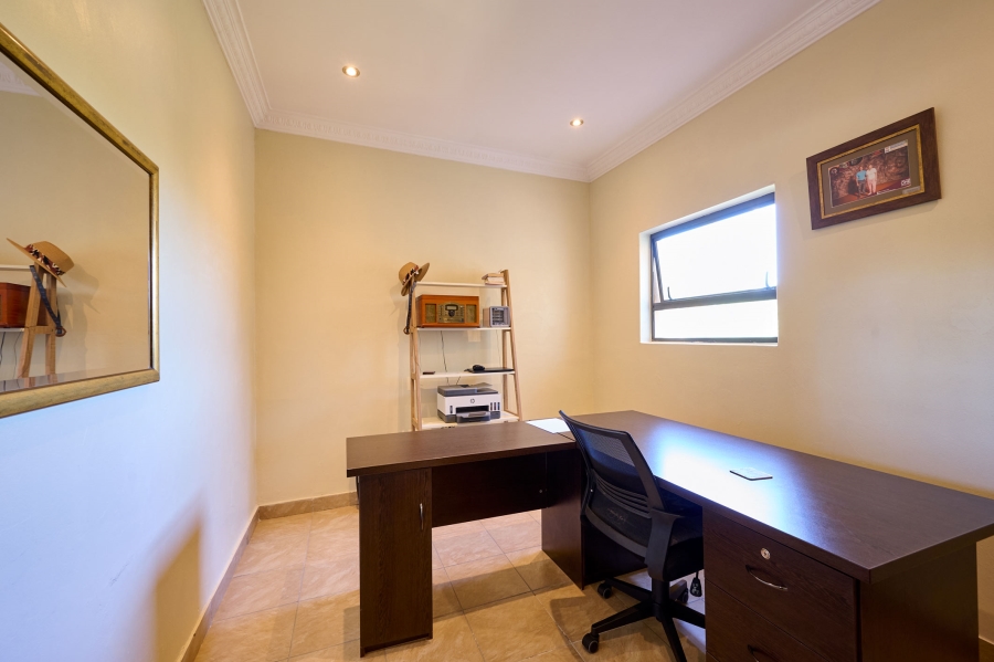 5 Bedroom Property for Sale in Carlswald North Estate Gauteng