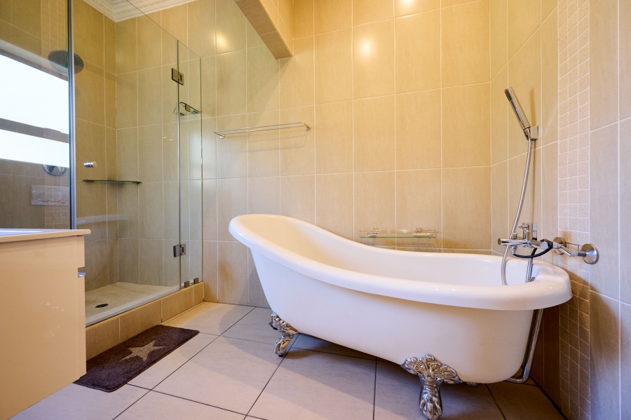5 Bedroom Property for Sale in Carlswald North Estate Gauteng