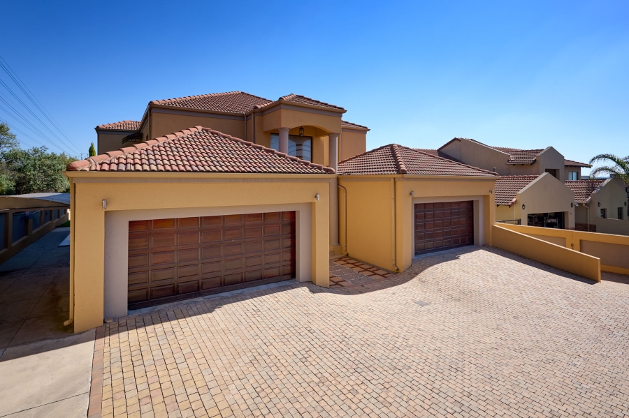 5 Bedroom Property for Sale in Carlswald North Estate Gauteng
