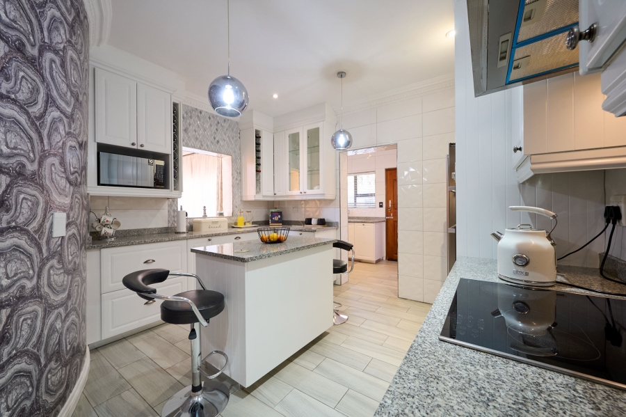 5 Bedroom Property for Sale in Carlswald North Estate Gauteng