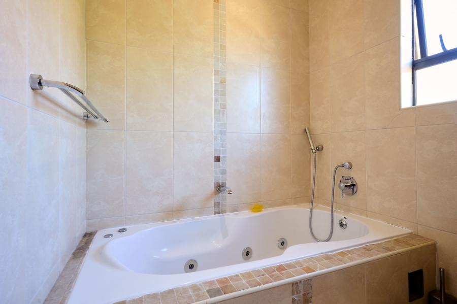5 Bedroom Property for Sale in Carlswald North Estate Gauteng