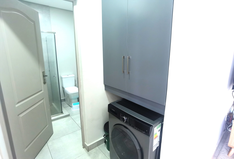 2 Bedroom Property for Sale in Die Hoewes Gauteng