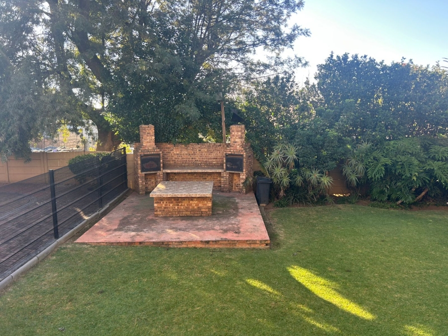 2 Bedroom Property for Sale in Edleen Gauteng