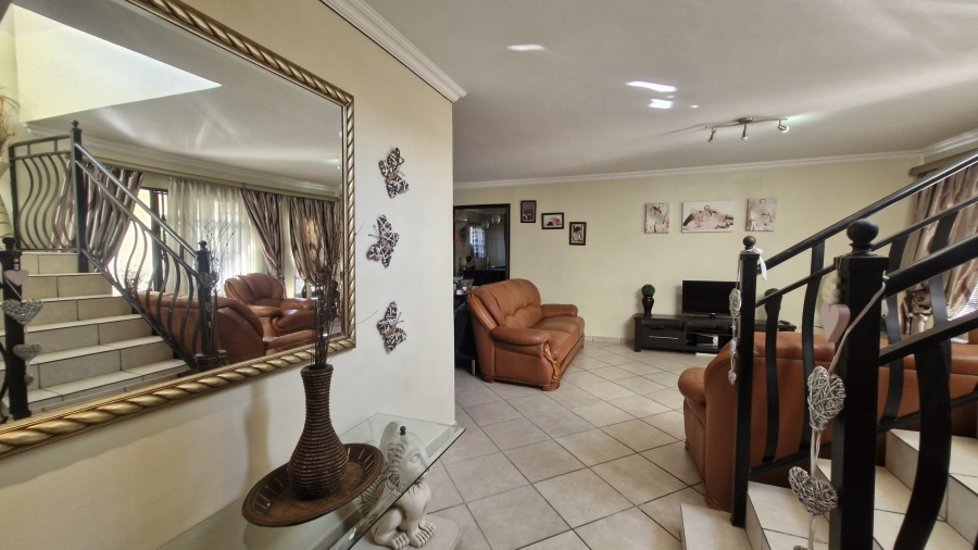 4 Bedroom Property for Sale in Amberfield Gauteng