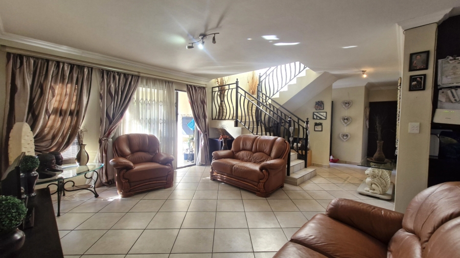 4 Bedroom Property for Sale in Amberfield Gauteng
