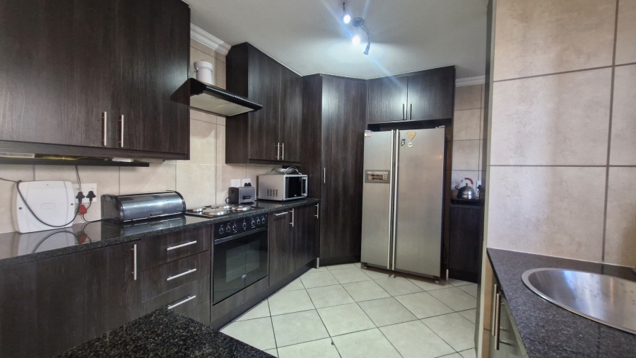 4 Bedroom Property for Sale in Amberfield Gauteng