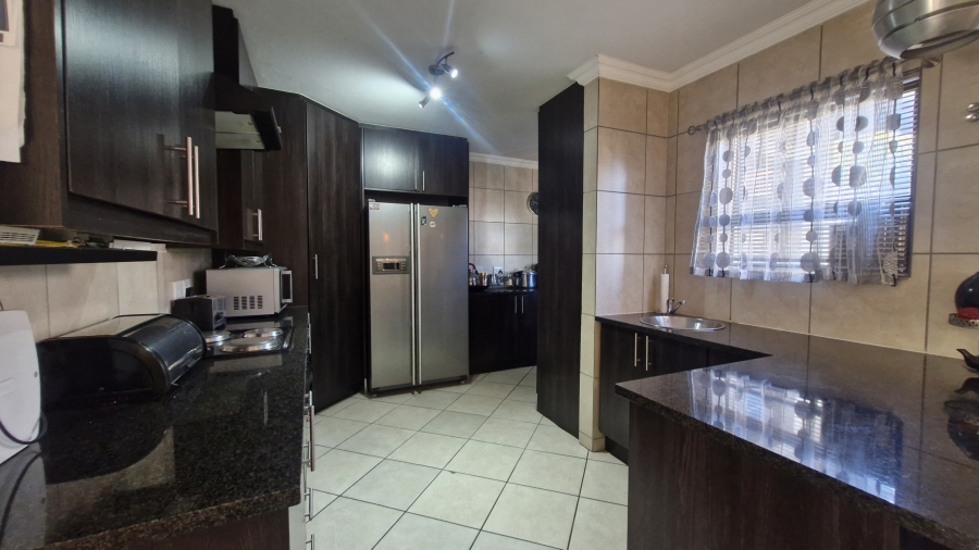 4 Bedroom Property for Sale in Amberfield Gauteng