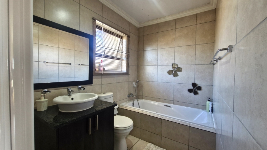 4 Bedroom Property for Sale in Amberfield Gauteng