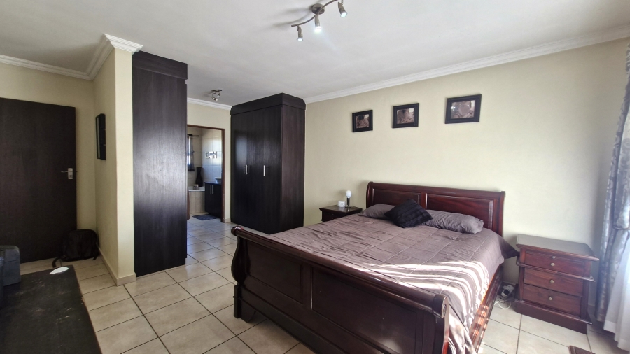 4 Bedroom Property for Sale in Amberfield Gauteng