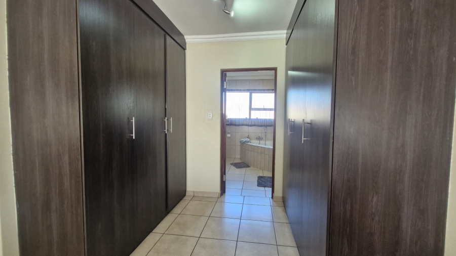4 Bedroom Property for Sale in Amberfield Gauteng