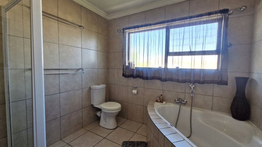 4 Bedroom Property for Sale in Amberfield Gauteng