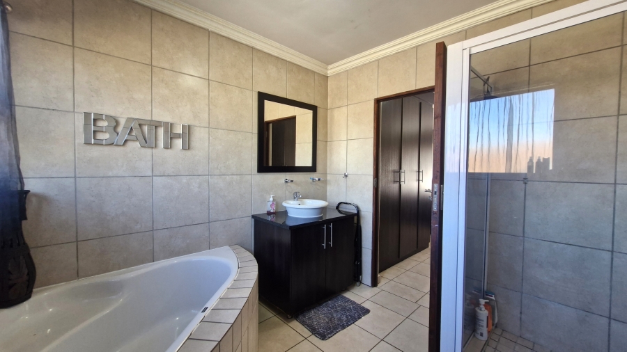 4 Bedroom Property for Sale in Amberfield Gauteng
