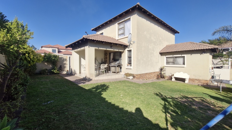 4 Bedroom Property for Sale in Amberfield Gauteng