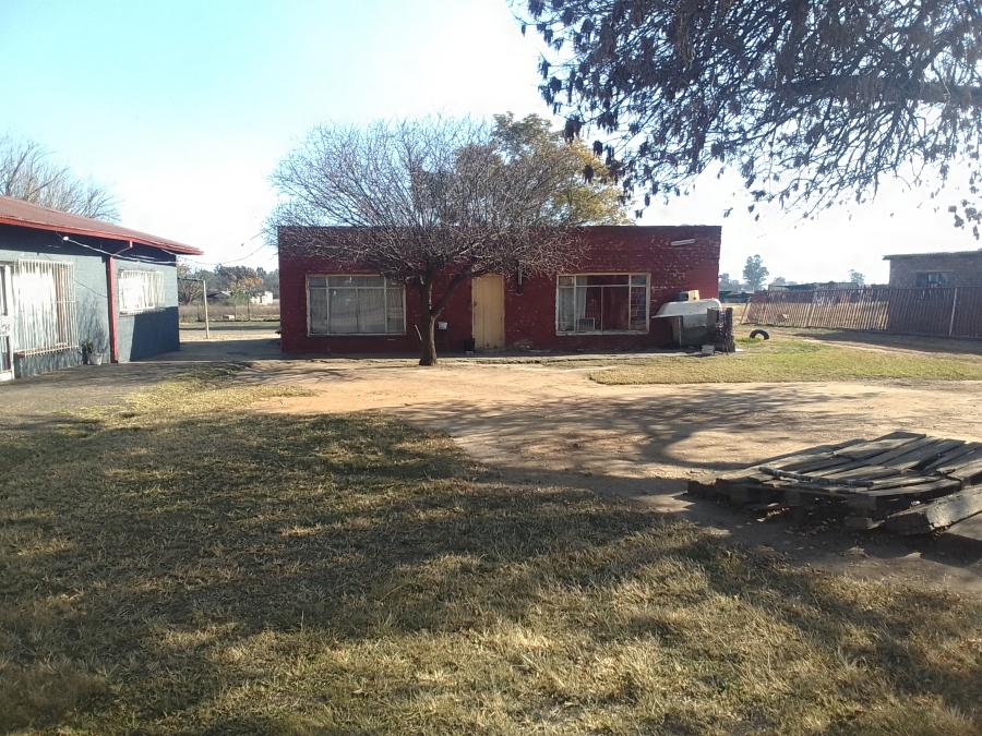 4 Bedroom Property for Sale in Theoville Gauteng