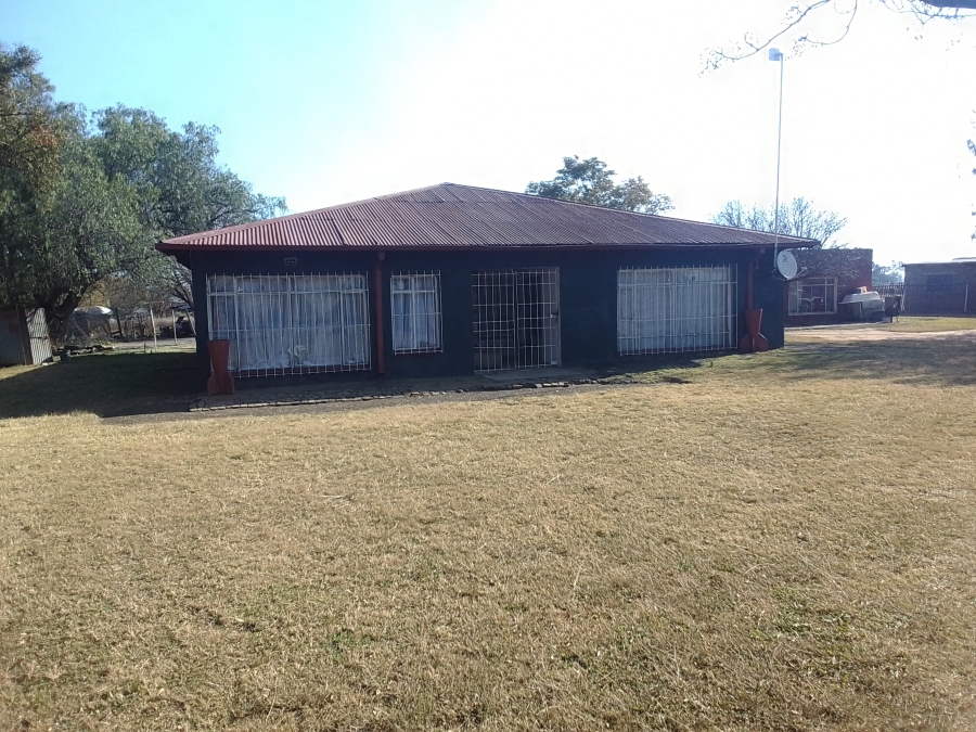 4 Bedroom Property for Sale in Theoville Gauteng