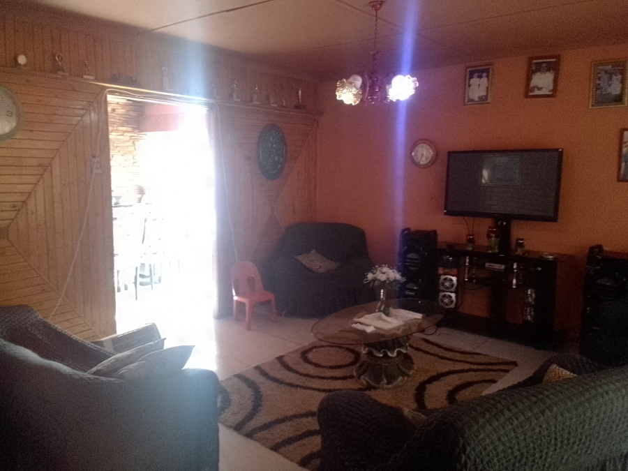4 Bedroom Property for Sale in Theoville Gauteng