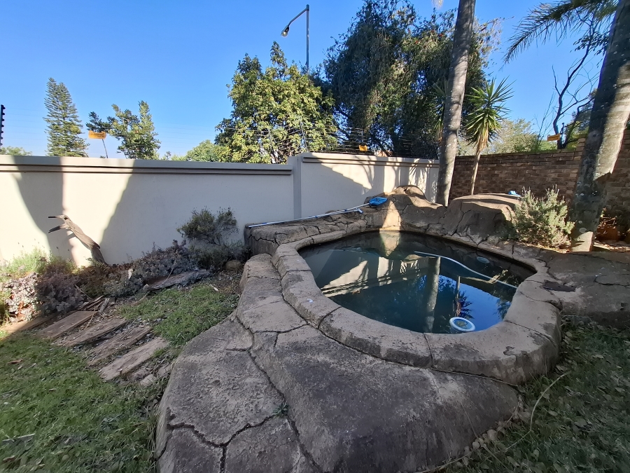 To Let 3 Bedroom Property for Rent in Faerie Glen Gauteng