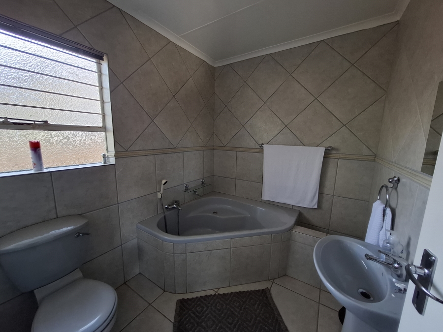 To Let 3 Bedroom Property for Rent in Faerie Glen Gauteng