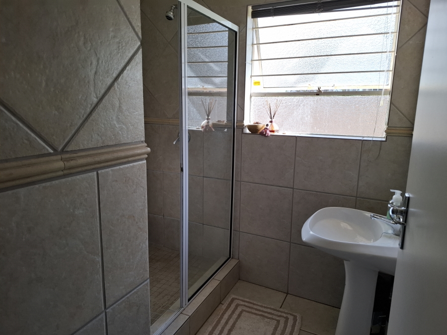 To Let 3 Bedroom Property for Rent in Faerie Glen Gauteng