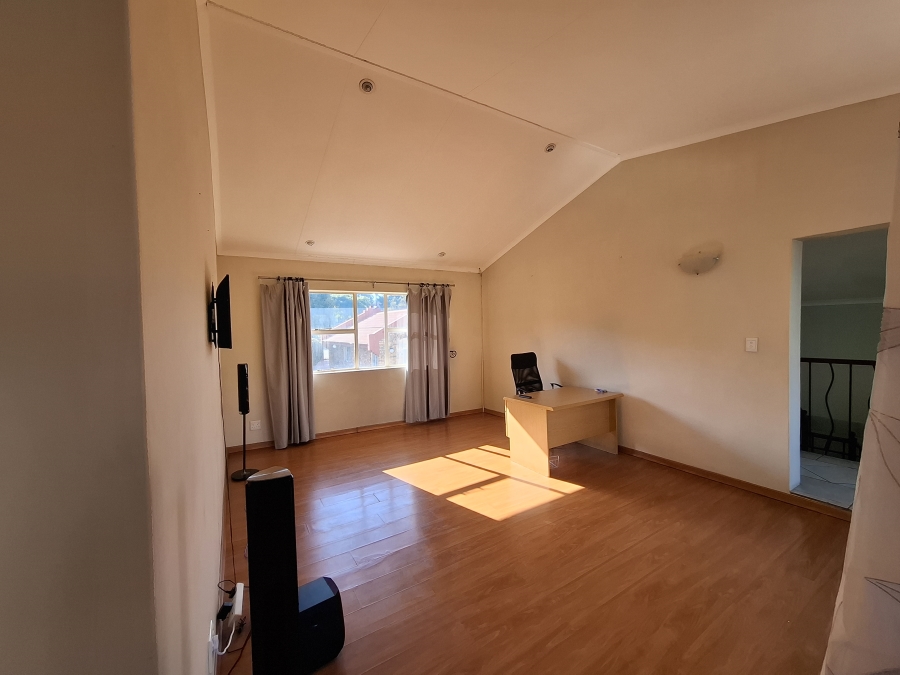 To Let 3 Bedroom Property for Rent in Faerie Glen Gauteng