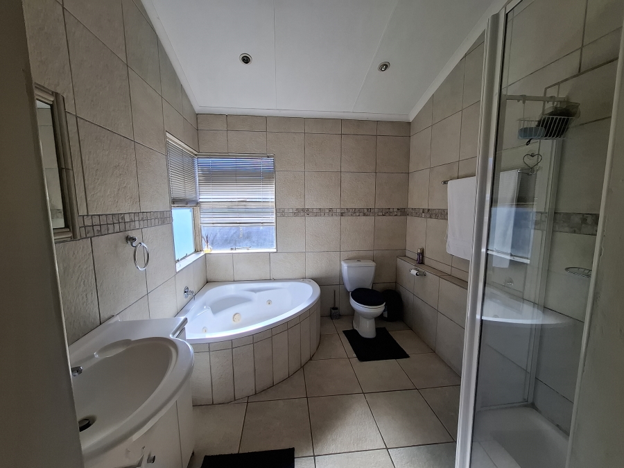 To Let 3 Bedroom Property for Rent in Faerie Glen Gauteng