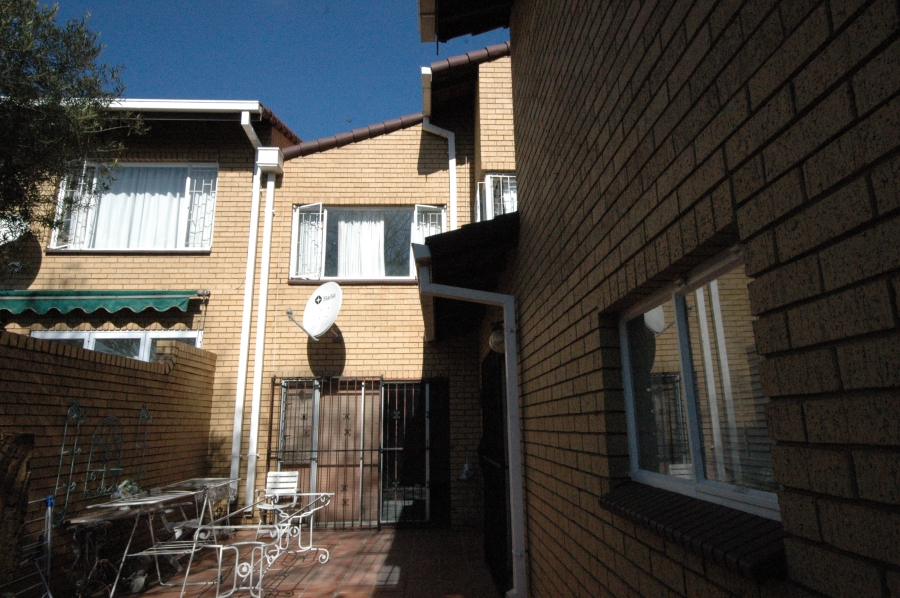 3 Bedroom Property for Sale in Faerie Glen Gauteng
