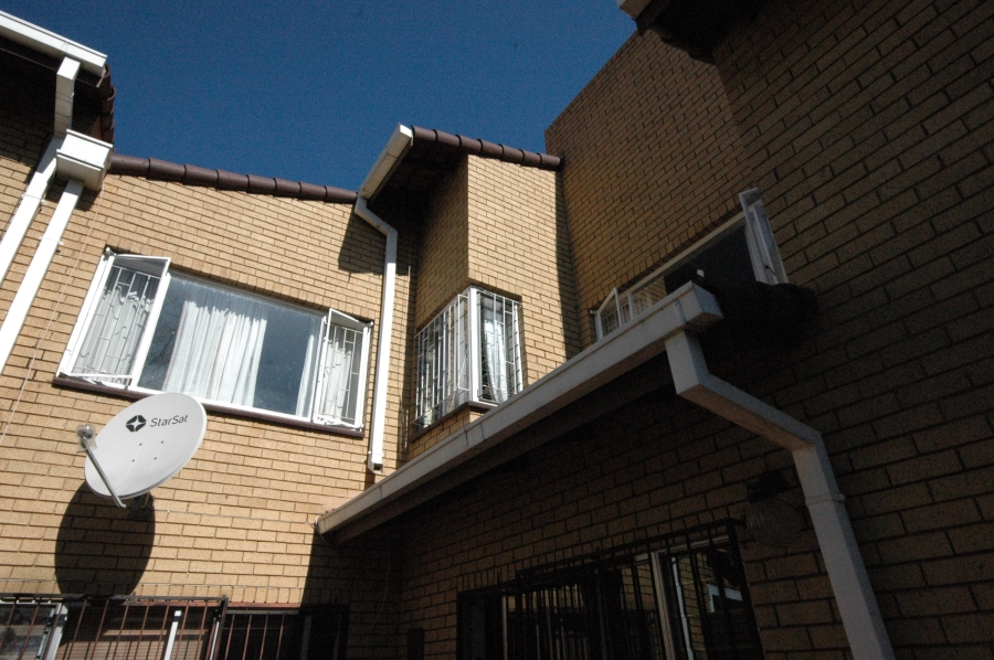 3 Bedroom Property for Sale in Faerie Glen Gauteng