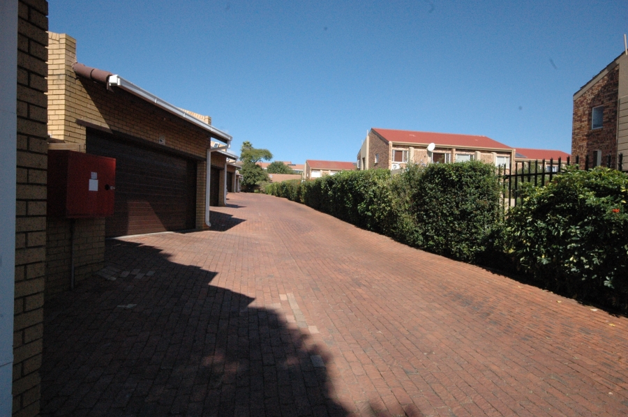 3 Bedroom Property for Sale in Faerie Glen Gauteng
