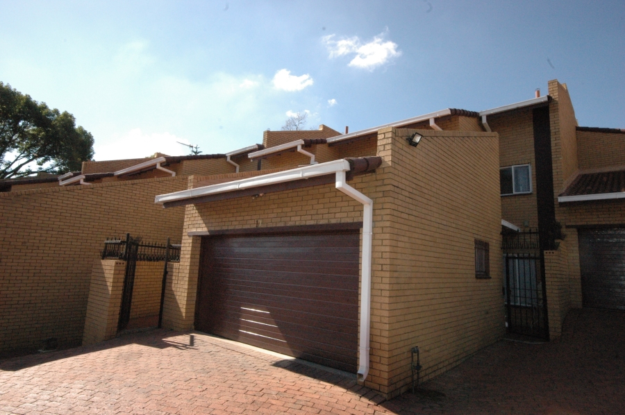 3 Bedroom Property for Sale in Faerie Glen Gauteng
